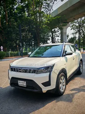 মাহিন্দ্রা এক্সইউভি৫০০ ২০২০ সাদা