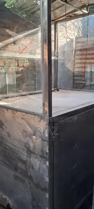 একটা ফুট দোকান বিক্রি করা হবে। দোকান টা সম্পুন স্টিল দিয়ে তৌরী