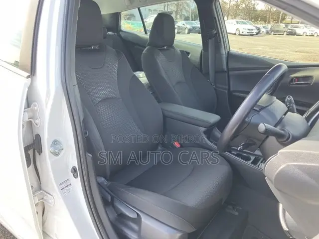 Toyota Prius 2021 White
