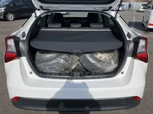 Toyota Prius 2021 White