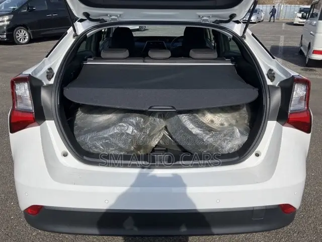 Toyota Prius 2021 White