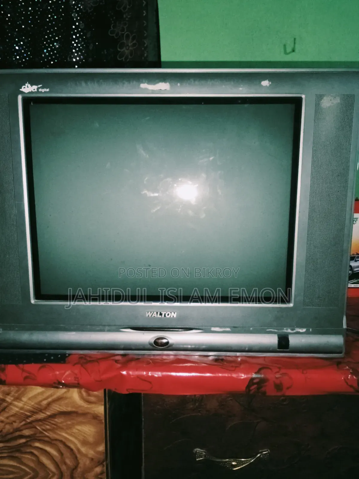21'' Walton Box TV