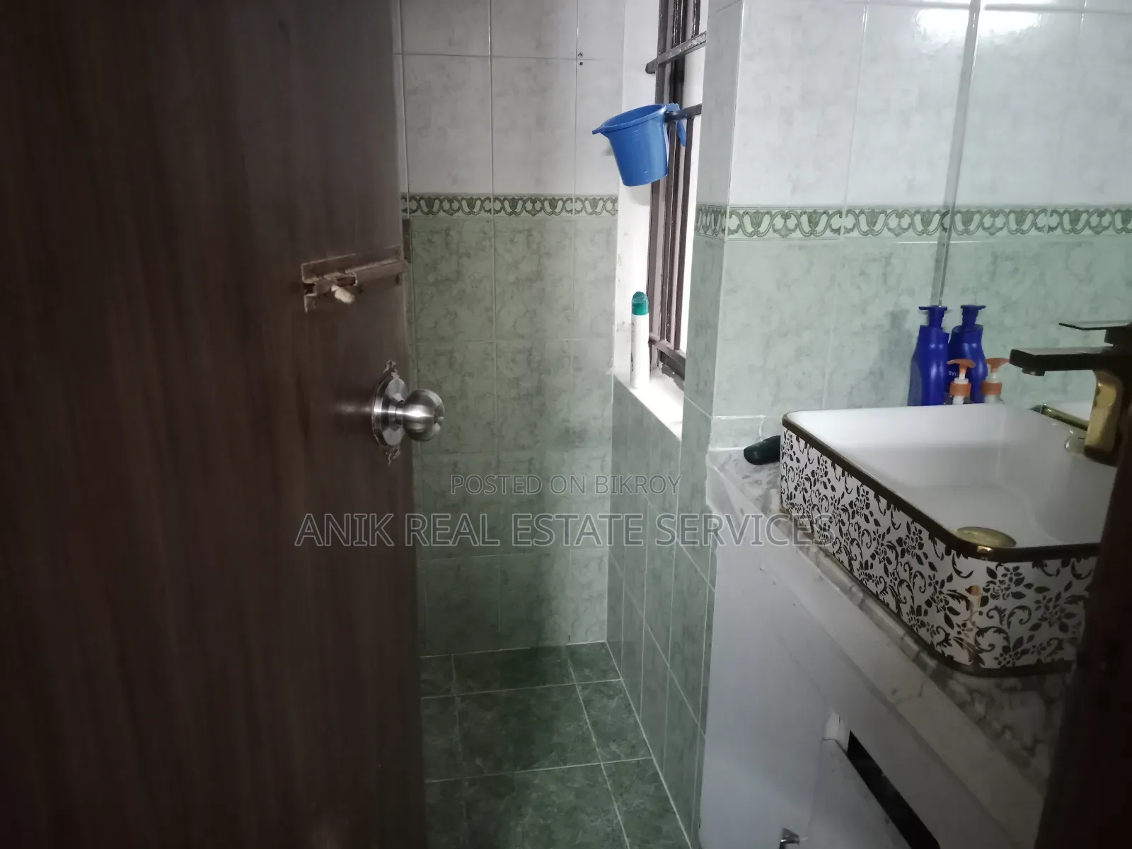 গুলশানে অনিক রিয়েল এস্টেটের ৪ বেডরুমের অ্যাপার্টমেন্ট বিক্রয়ের জন্য