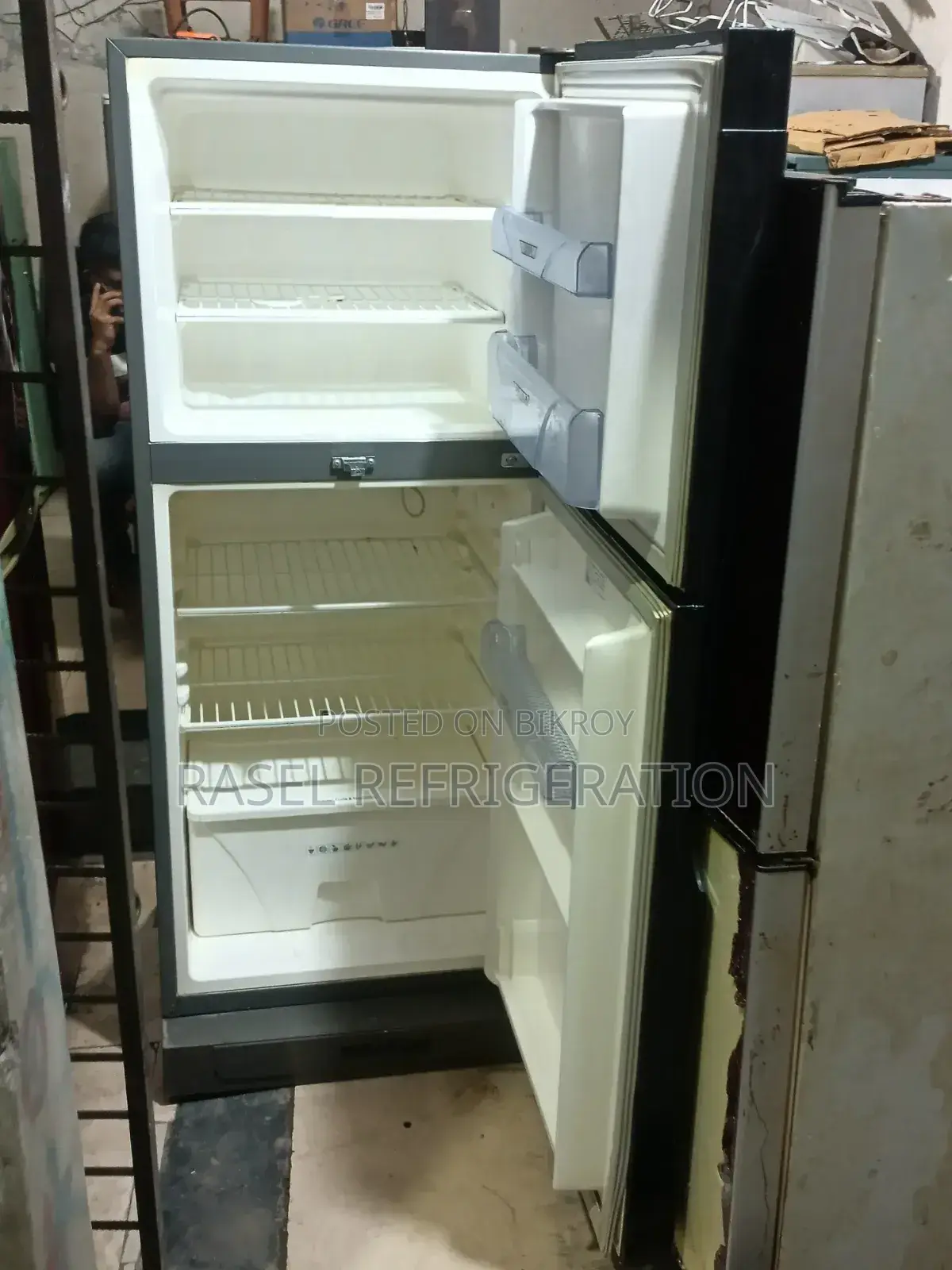 337 লিটার রানিং ওয়ালটোন কমপানির ফিরিজ বিক্রি করা হবে।