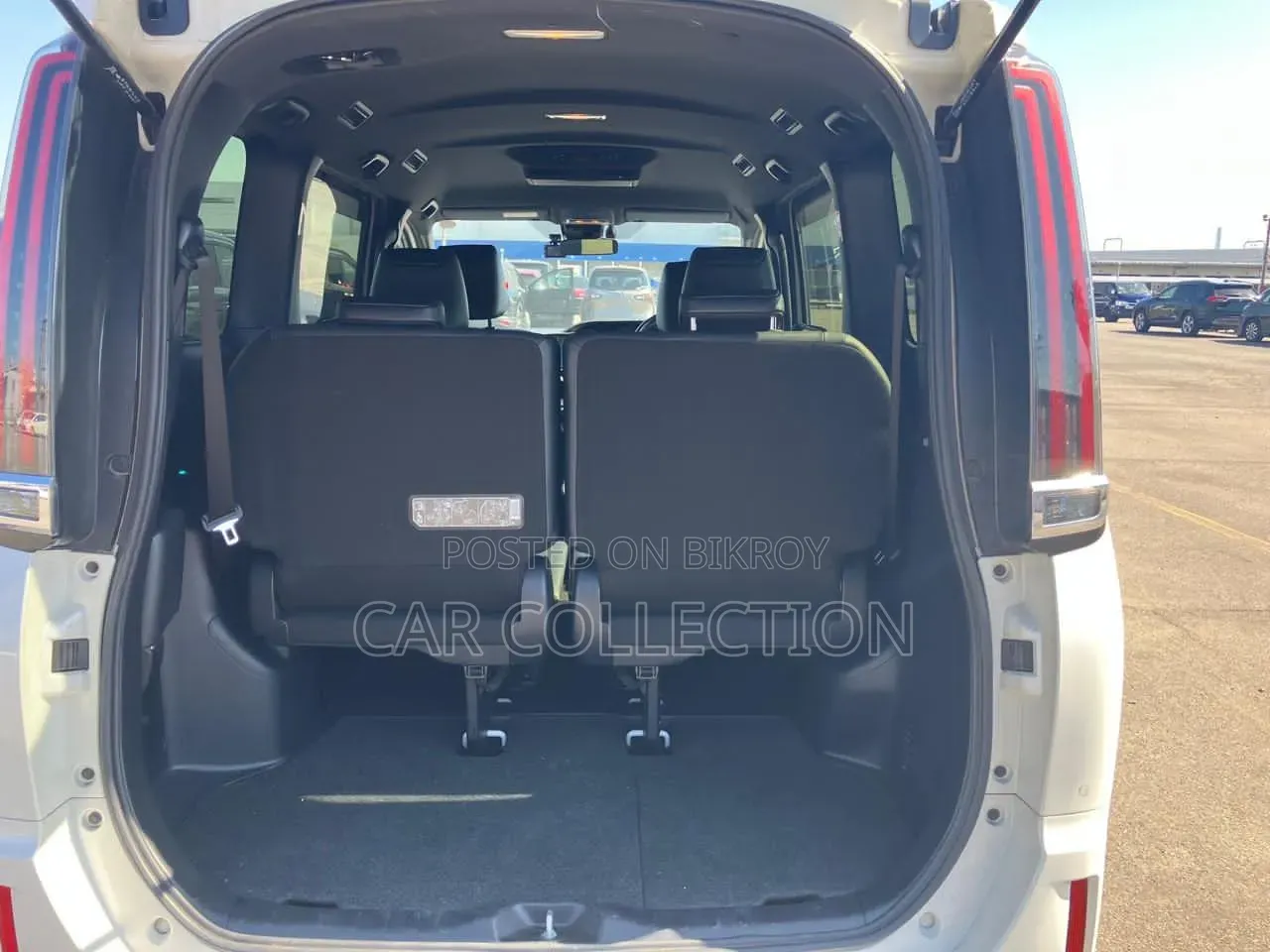 Toyota Esquire 1.8 FWD Hybrid (7 Seater) 2021 Pearl