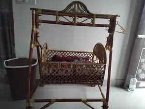 বেতের দোলনা