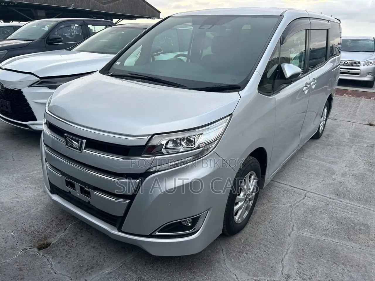 টয়োটা নোহা ২০২১ সিলভার