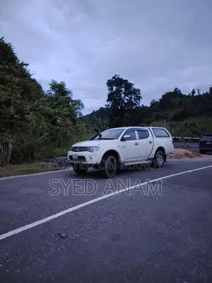 মিতসুবিশি এল২০০ ডাবল ক্যাব ২.৫ ১৩৬এইচপি ৪ডব্লিউডি ২০০৮ সাদা
