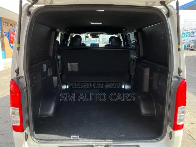 Toyota HiAce 2022 Pearl