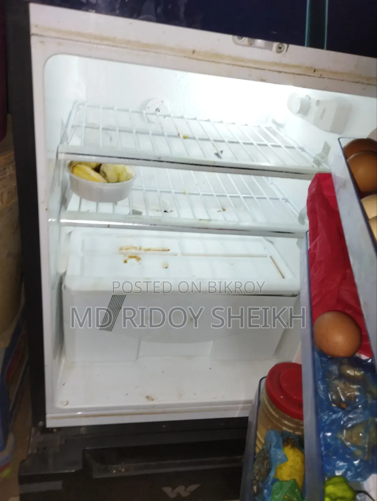রানিং একটি ফ্রিজ বিক্রি হবে