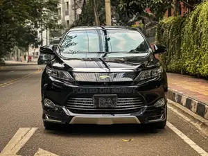 Toyota Harrier 2.0 2014 Black