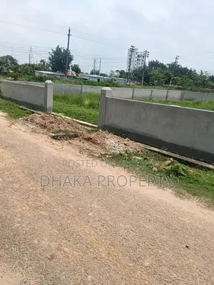 সেক্টর-১৭/কে তে ৬০ ফুট রাস্তার পাশে ৩ কাঠার লেক ফেস প্লট