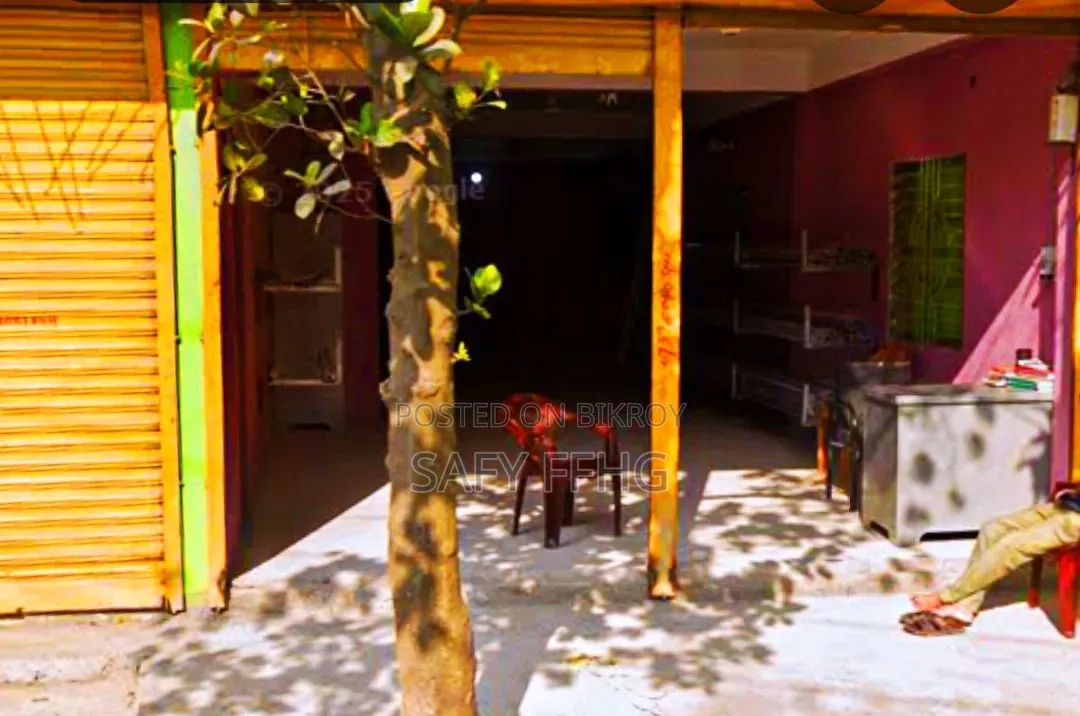 Rent a Spacious and Secure Modern Warehouse