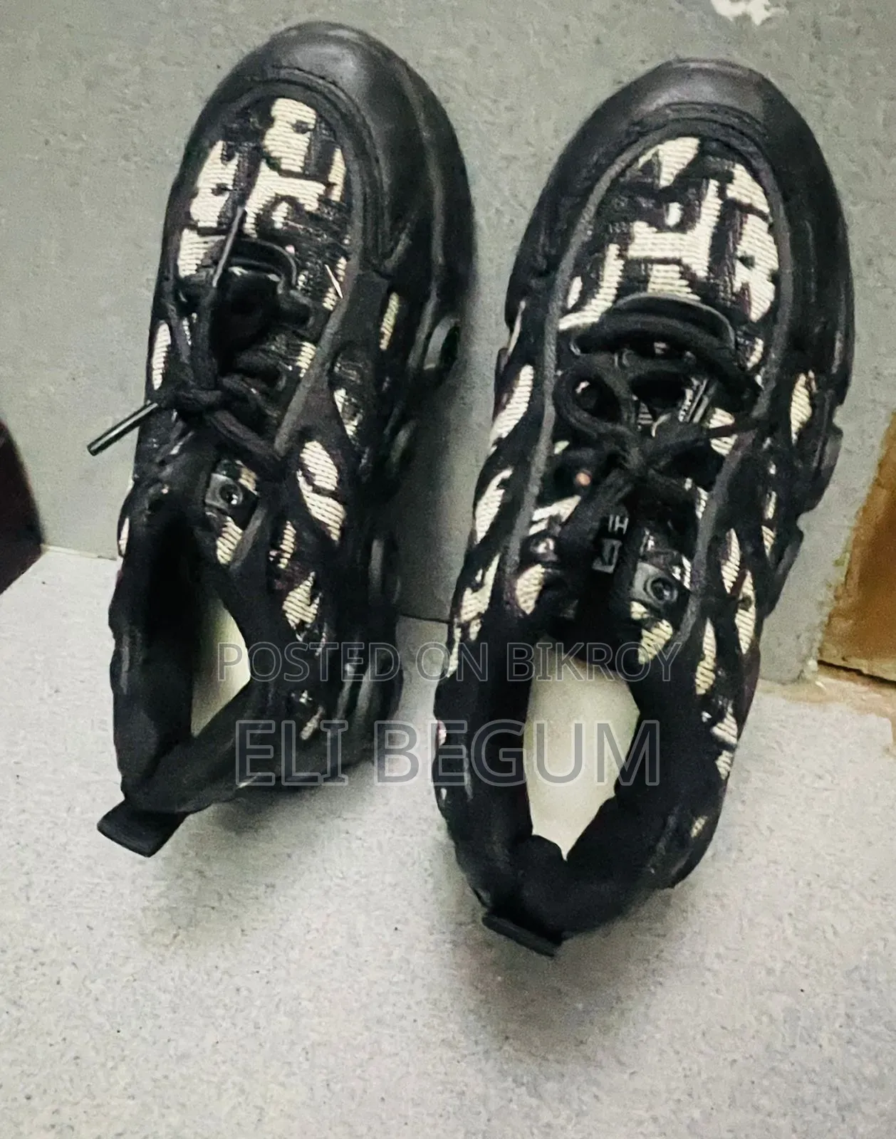 Kids Fashion Sneakers ( Dressy Casual Shoes) Size 29