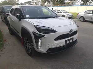 Toyota Yaris Cross 1.5 Hybrid AWD 2021 Pearl