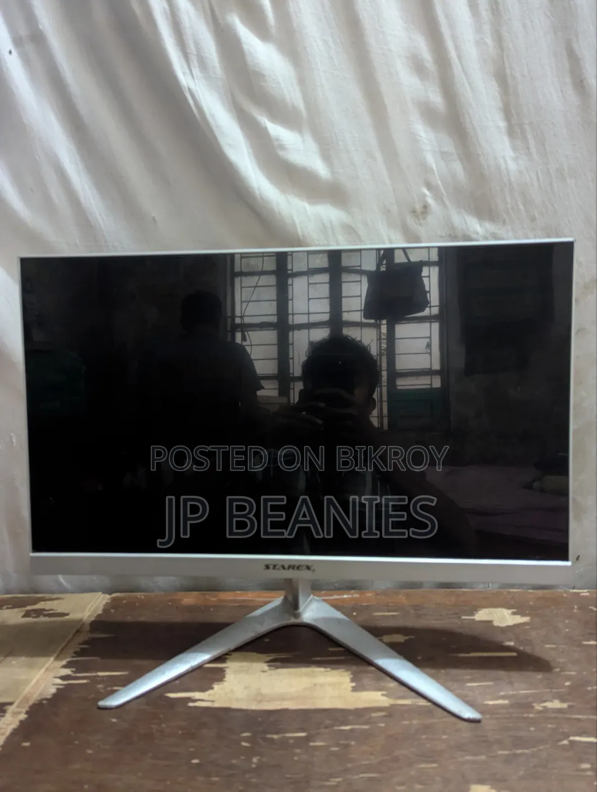 Monitor For Sale. Display Is Damaged But Everything Else Is Okay. Contact If Interested.