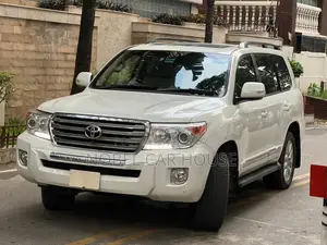 Toyota Land Cruiser 5.7 V8 2015 Pearl