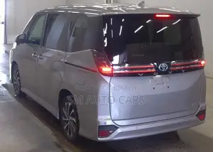 টয়োটা ভক্সি ২০২২ গ্রে