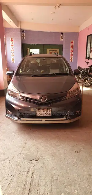 Toyota Vitz 2011 Gray