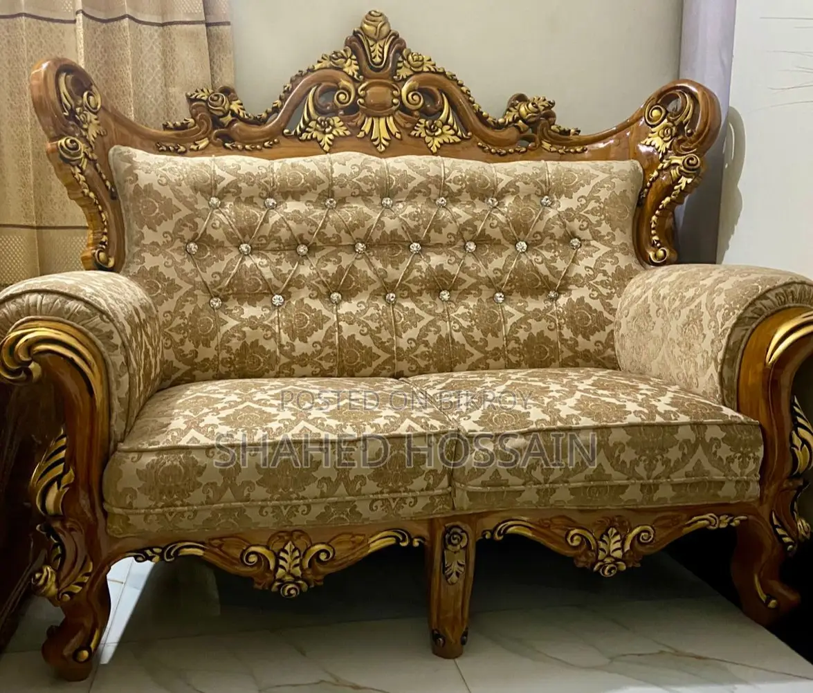 ব্র্যান্ড নিউ সোফা
