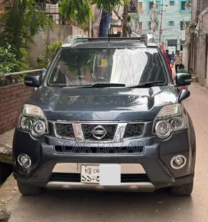নিসান এক্স-ট্রেইল ২.০ পেট্রোল এক্সই ২০১২ গ্রে