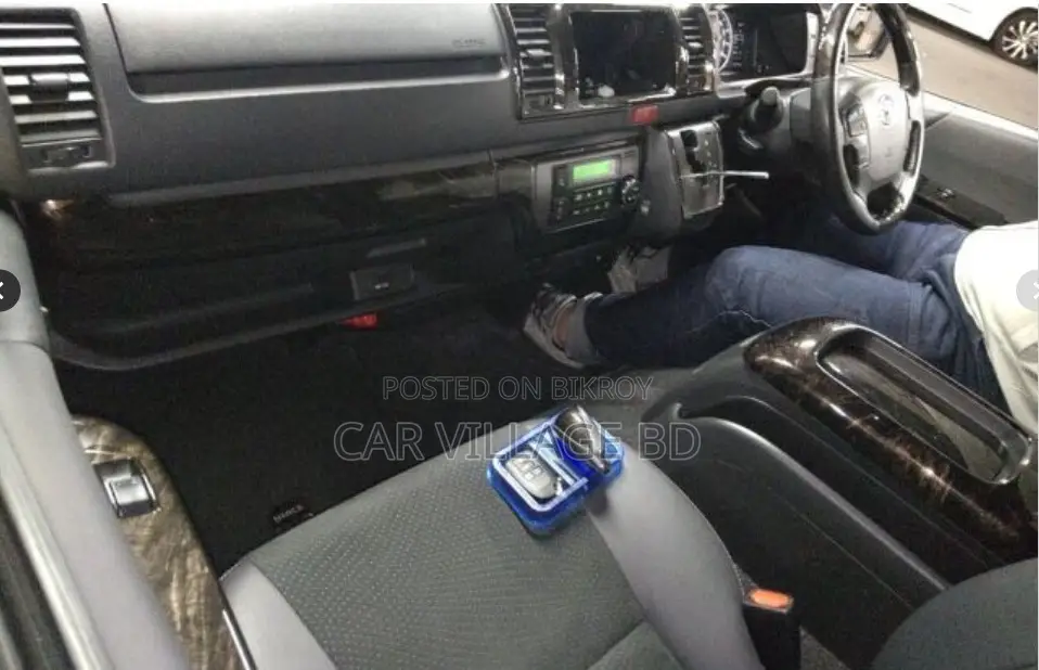 Toyota HiAce 2020 Pearl