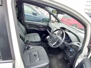 Toyota Esquire 1.8 FWD Hybrid (7 Seater) 2021 Pearl