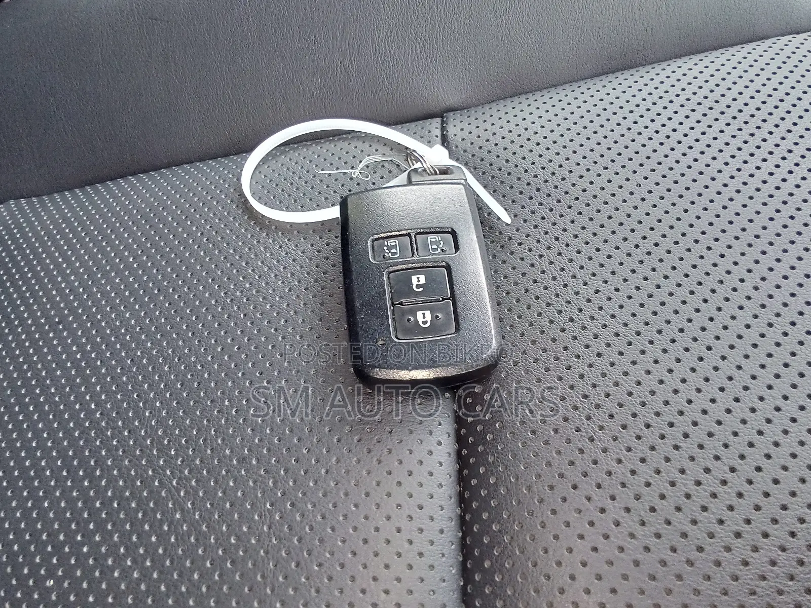 Toyota Esquire 1.8 FWD Hybrid (7 Seater) 2021 Pearl