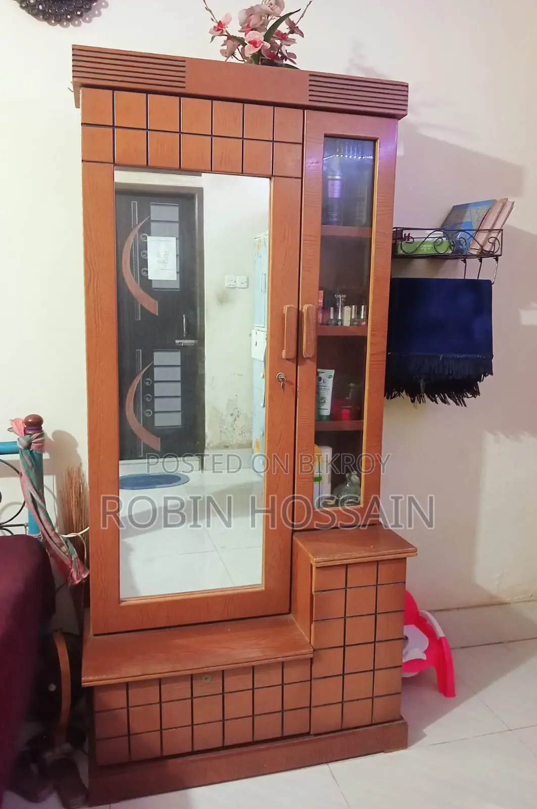 Canadian Wood-এর ড্রেসিং টেবিল (ব্যবহৃত/ভালো কন্ডিশন)