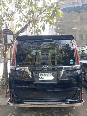 টয়োটা এস্কয়ার ২০১৯ ব্ল্যাক