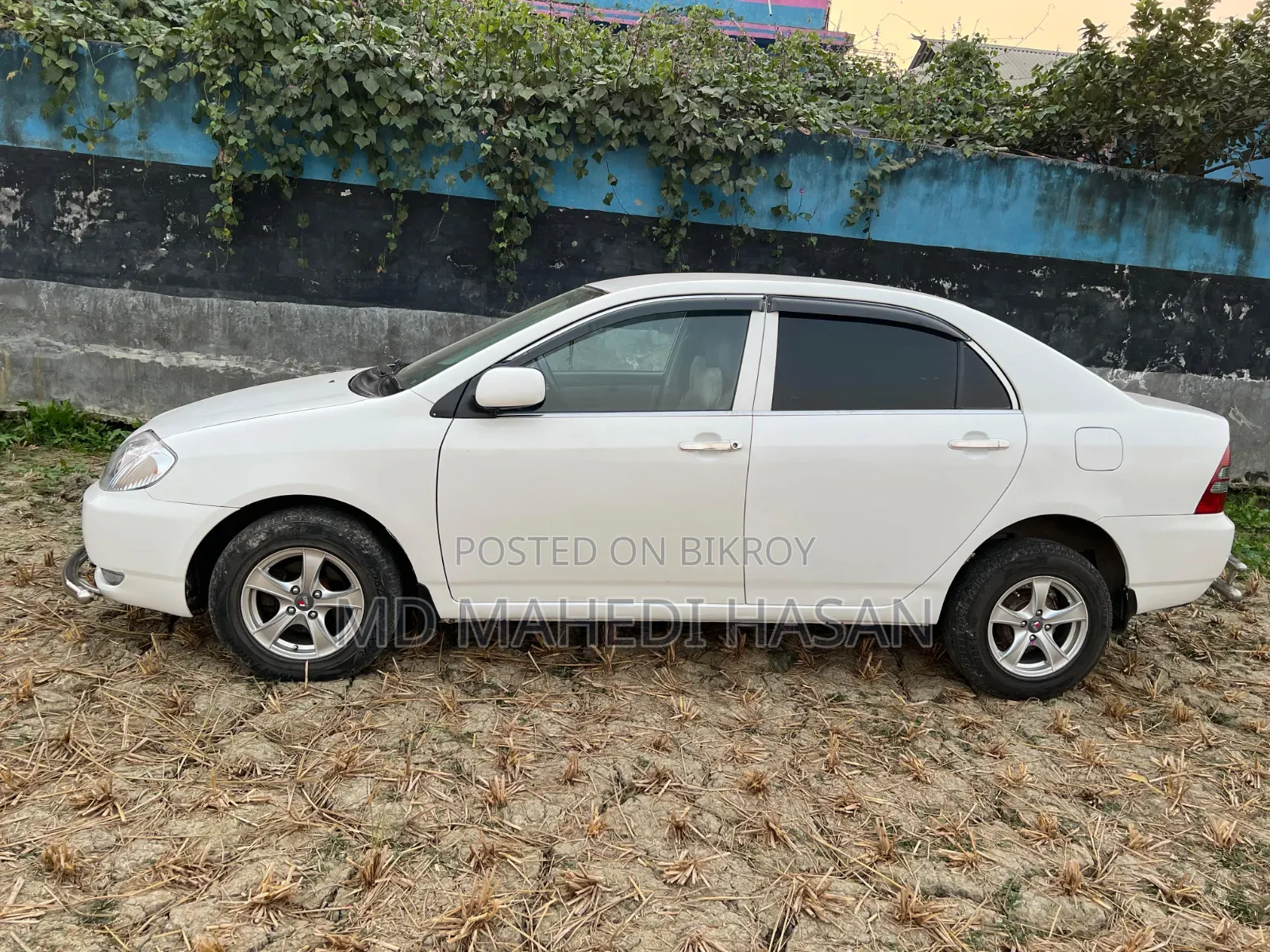 টয়োটা করোলা ২০০২ সাদা