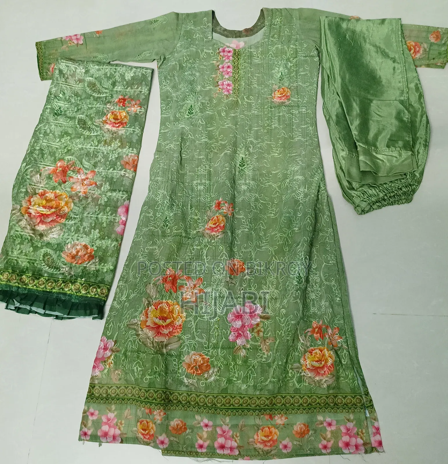 ব্যবহৃত থ্রি-পিস