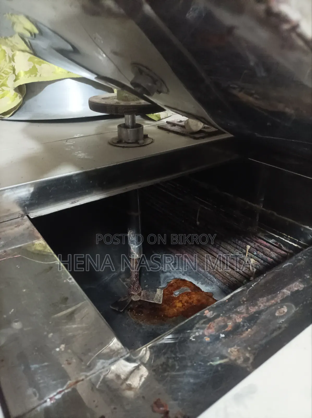 একটি আইসঞিম তৈরির মেশিন বিক্রয় করা হবে