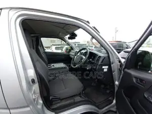 Toyota HiAce 2021 Silver