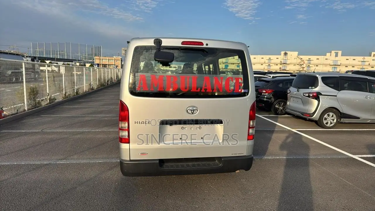 Toyota HiAce 2021 Silver