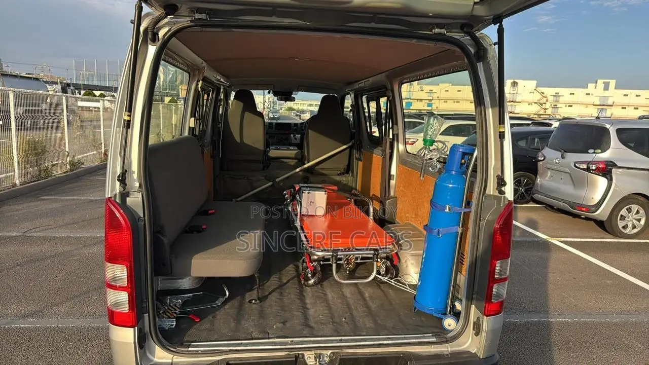 Toyota HiAce 2021 Silver
