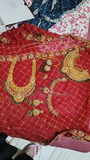 Beautiful Designer Customized Jewellery Set for Sale