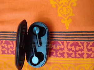 অরিজিনাল ওয়ানপ্লাস এয়ারবাডস (১৫ দিন ব্যবহৃত)