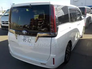 Toyota Esquire 2.0 FWD (7 Seater) 2021 Pearl