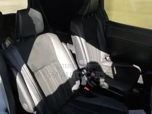 Toyota Esquire 2.0 FWD (7 Seater) 2021 Pearl