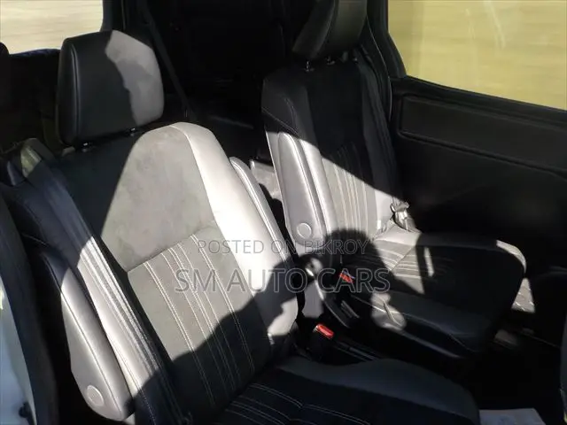 Toyota Esquire 2.0 FWD (7 Seater) 2021 Pearl