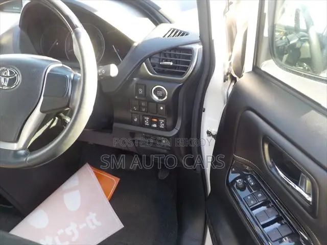 Toyota Esquire 2.0 FWD (7 Seater) 2021 Pearl