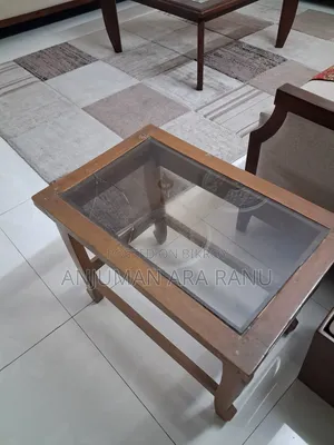 ছোট টি টেবিল