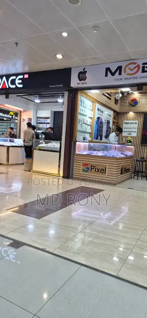 যমুনা ফিউচার পার্কে দোকান