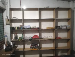 কাটিং টেবিল এবং দুই টি হার্ড বোর্ডের রেক