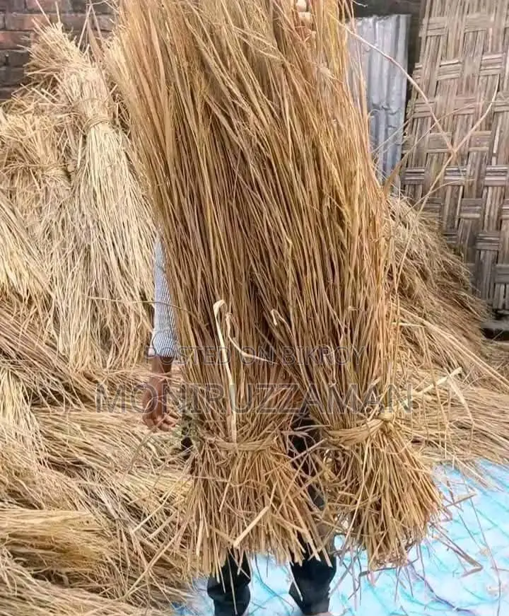 খড় বিক্রি হবে