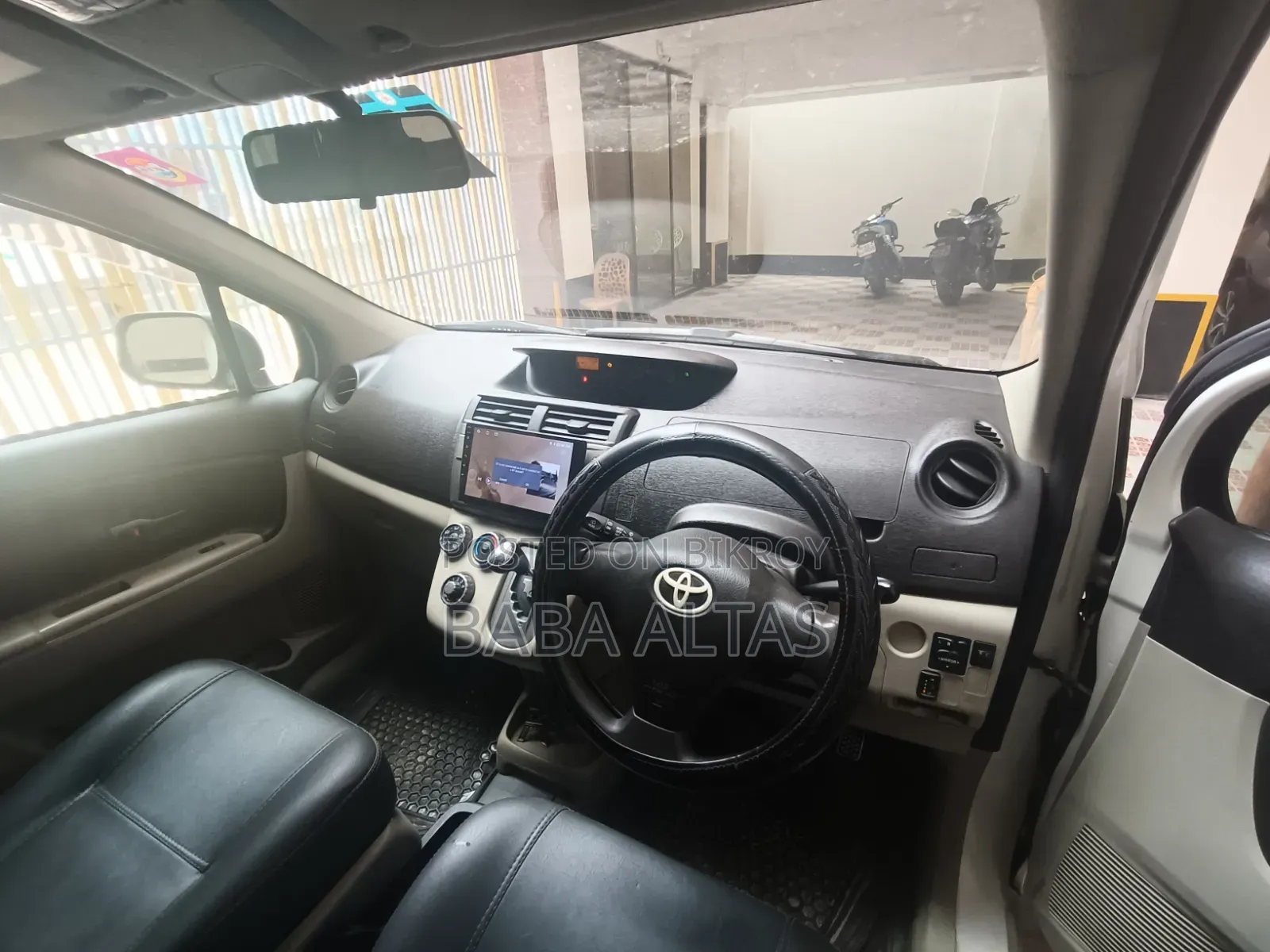 Toyota Passo Sette 2011 Pearl