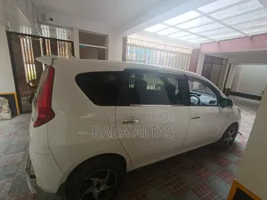 Toyota Passo Sette 2011 Pearl