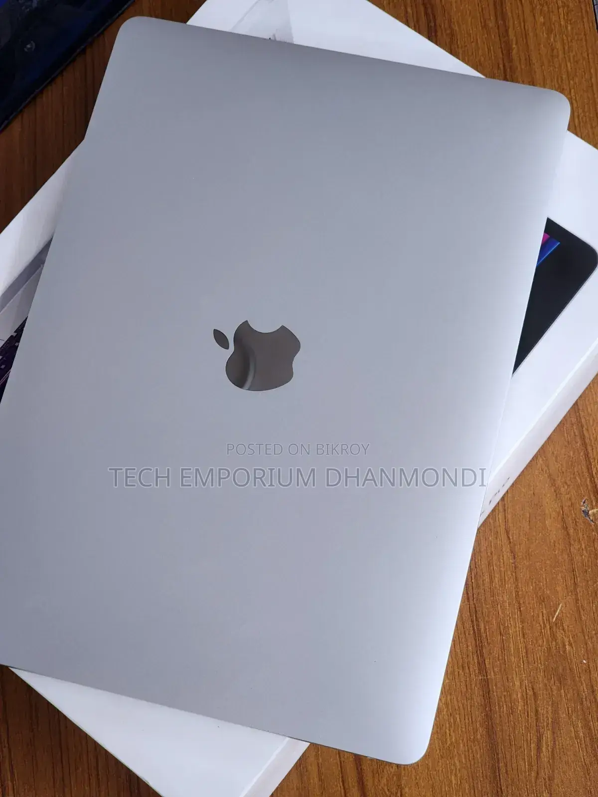 Laptop Apple MacBook Pro 2022 M2 8GB Apple M2 SSD 512GB