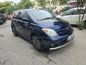টয়োটা আইএসটি ২০০৪ নীল